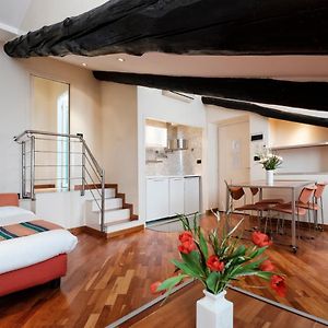Studio piccolo con letto king size